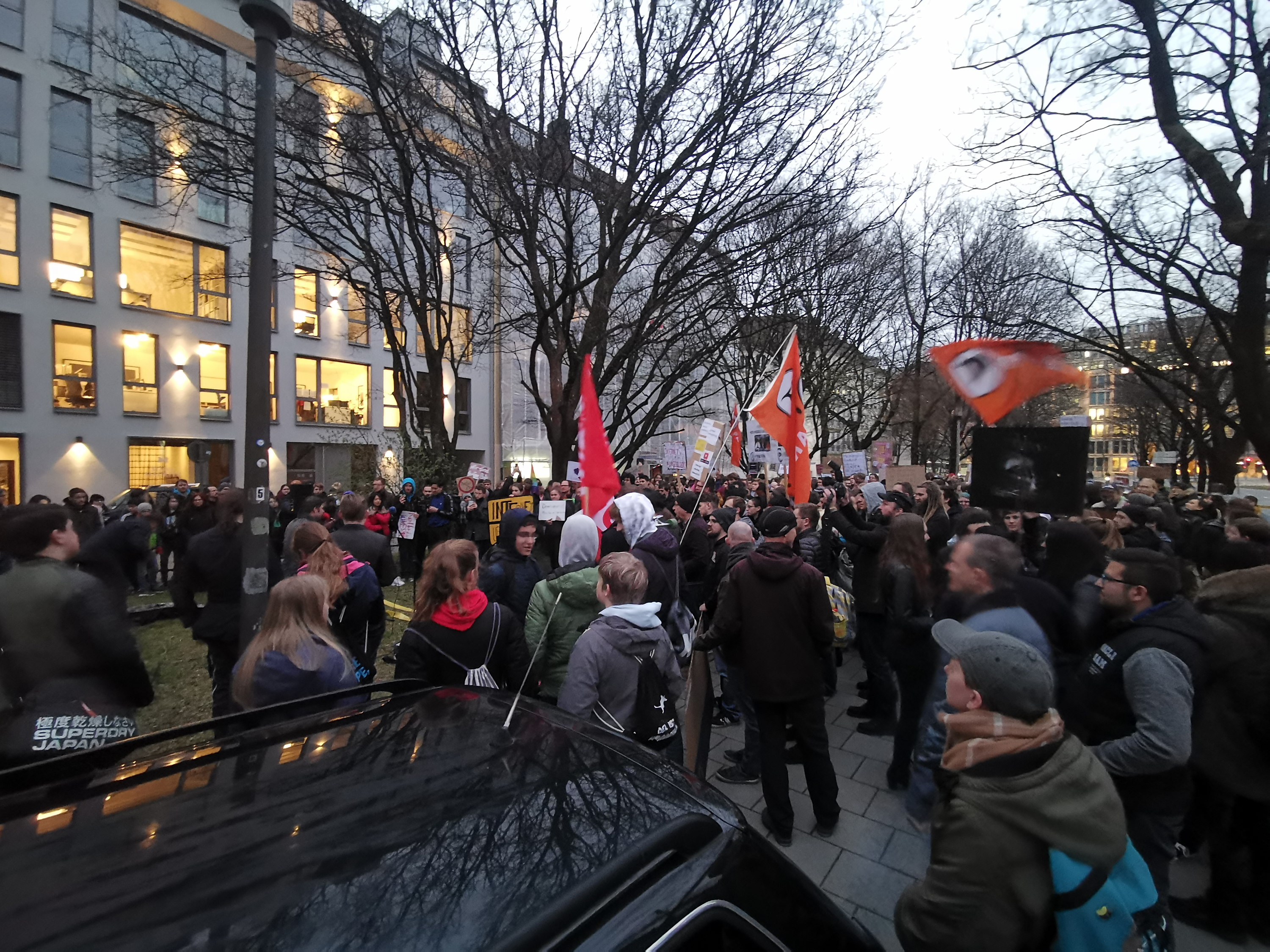 Spontandemo gegenüber der Staatskanzlei