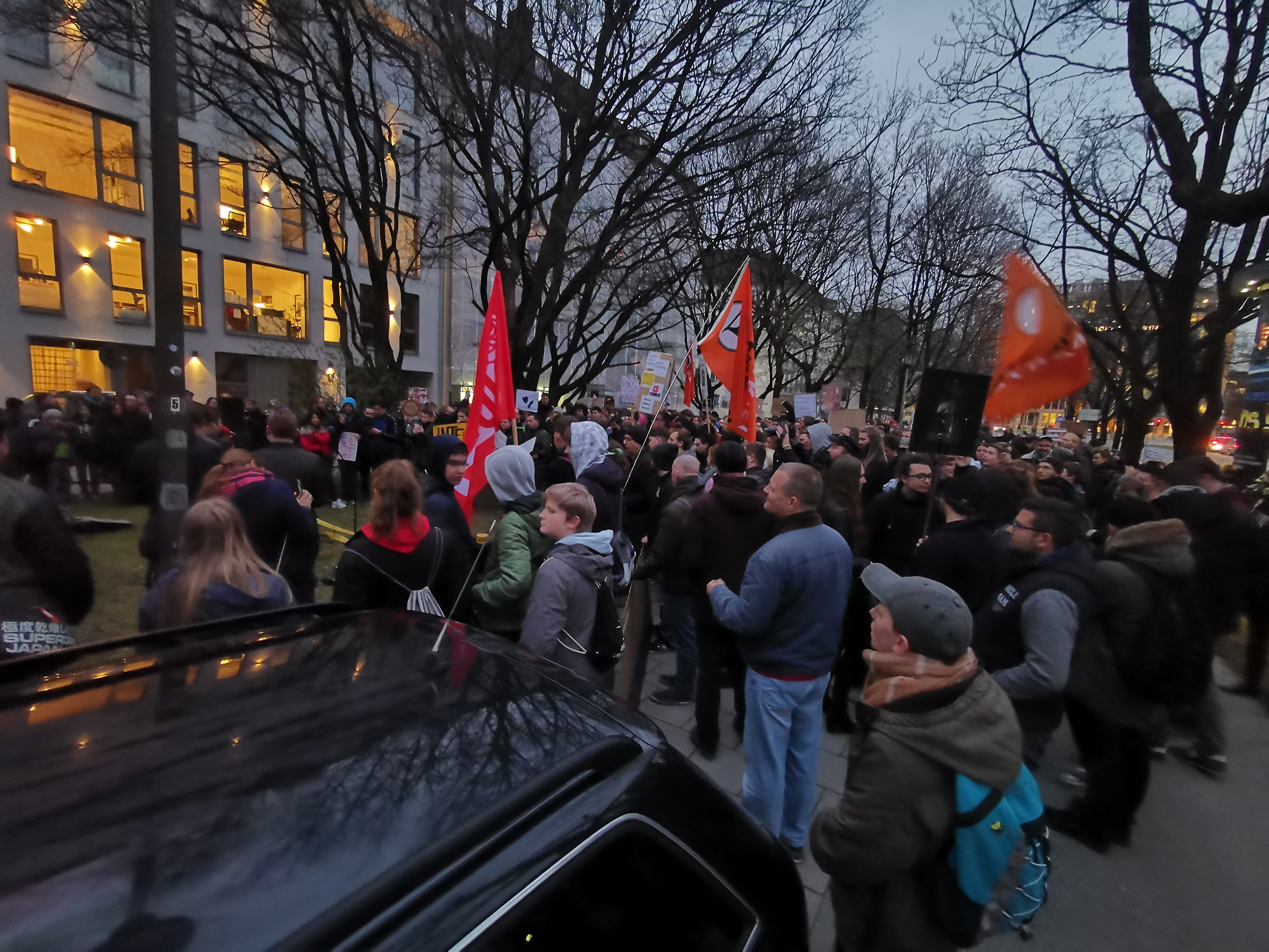 Spontandemo gegenüber der Staatskanzlei