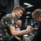 Felix von der Laden (Dner) bei seiner Autogrammstunde auf der gamescom 2019